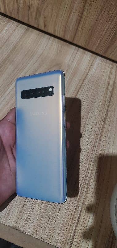 samsung galaxy s10 5g 8GB ram 512gb rom pta approved 6