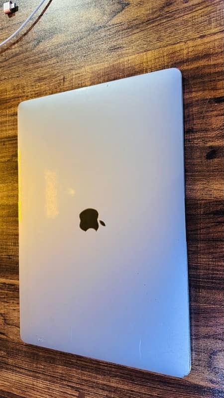 Mac book Pro 2017 model with touch bar, intel i7, 512GB storage 0