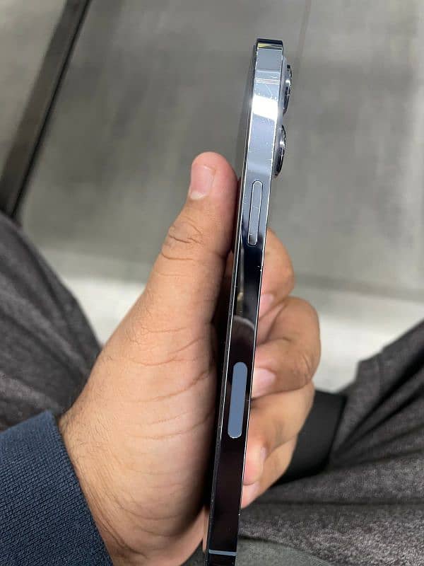 IPHONE 13 PRO MAX FACTORY UNLOCKED 2