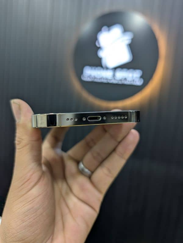 iphone 14 pro 256 gb dual sim PTA Approved.             11 12 13 15 16 2