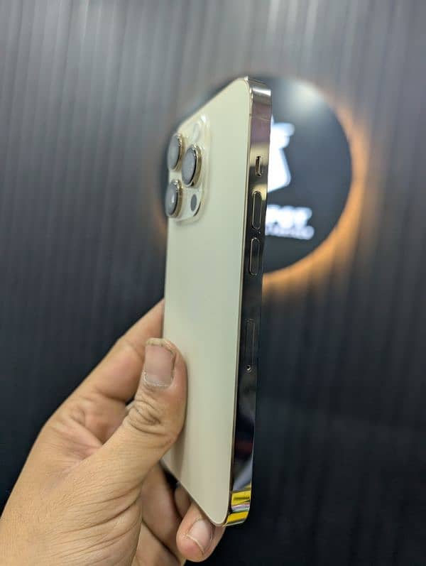 iphone 14 pro 256 gb dual sim PTA Approved.             11 12 13 15 16 3