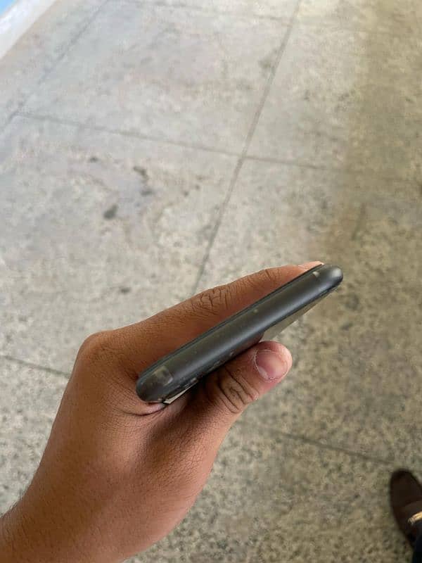 Iphone 11 NON PTA 4