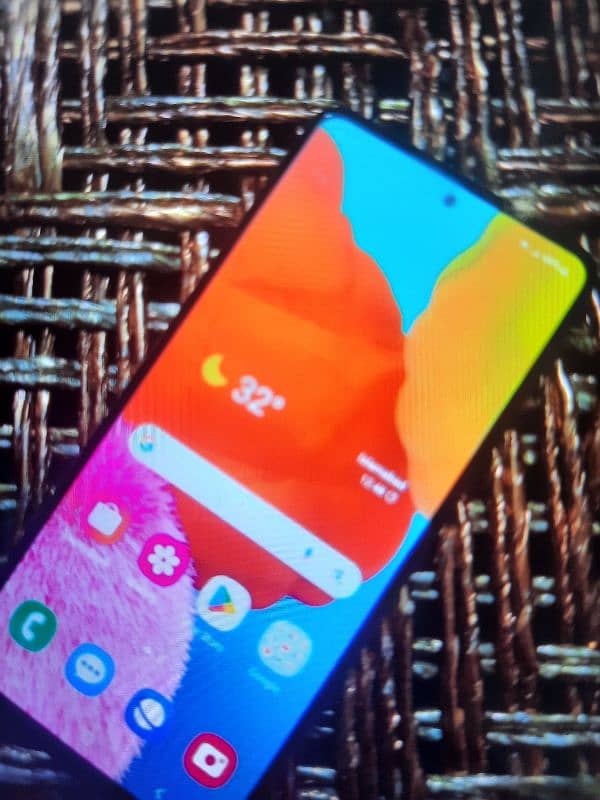 Samsung galaxy A51 with box charger original nai he condition 10/9 0
