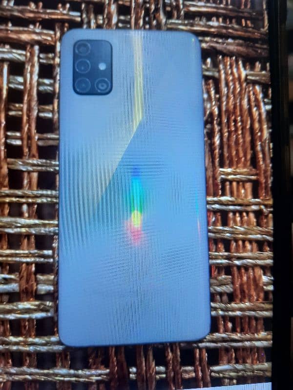 Samsung galaxy A51 with box charger original nai he condition 10/9 4