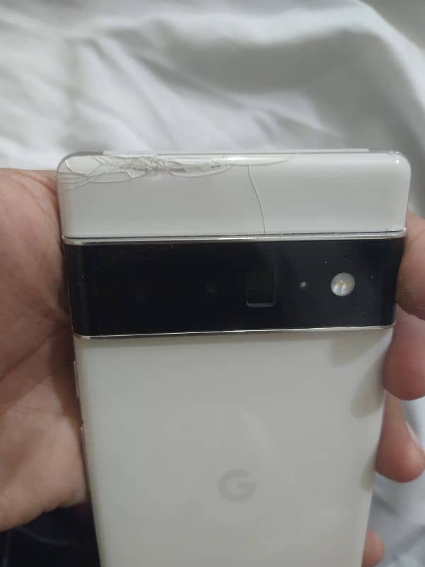 Google pixel 6 pro glass crack 4