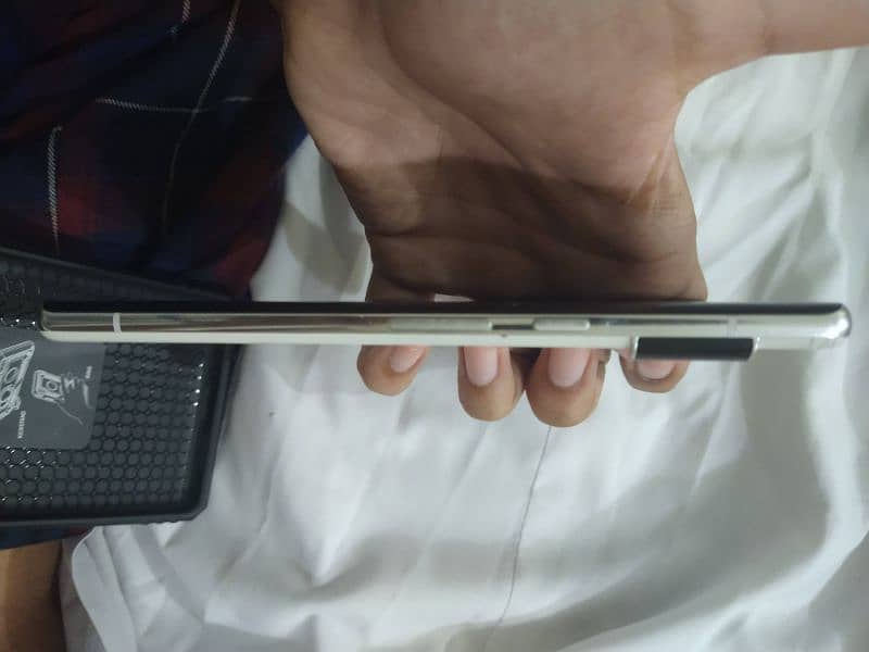 Google pixel 6 pro glass crack 6