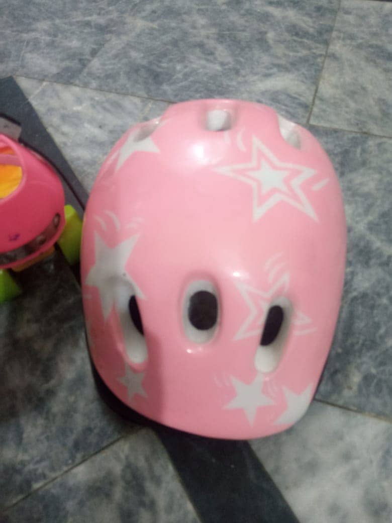 Kids Skates with all safety assoccories for sell 0