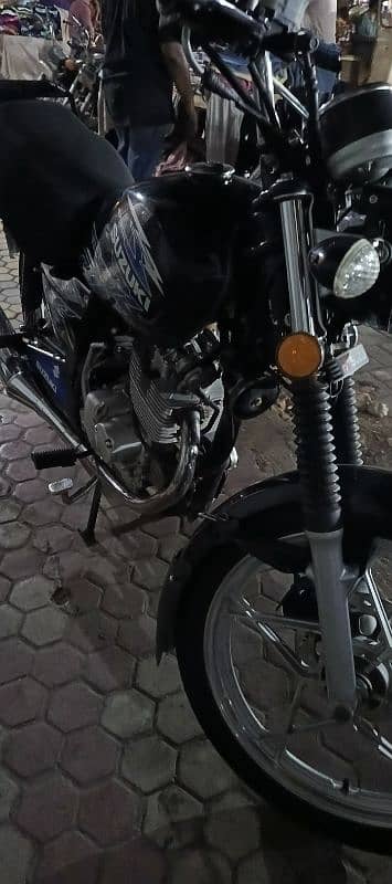 I give you good price bohat ala bike hai koi km nahi hai 4