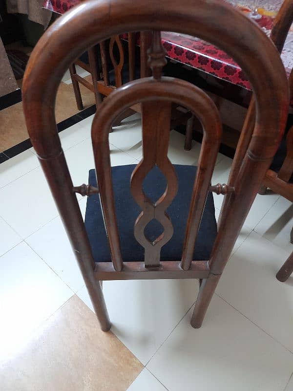 i want to sally Dining tables 4