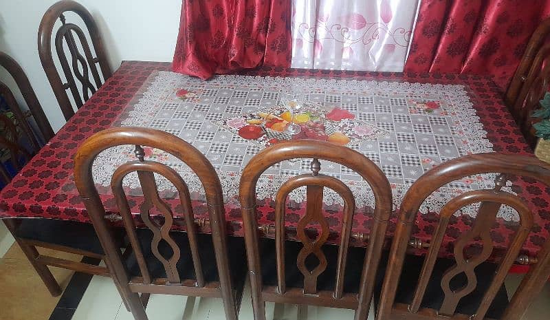 i want to sally Dining tables 5