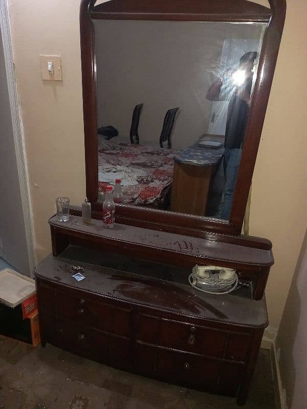 DRESSING TABLE 1