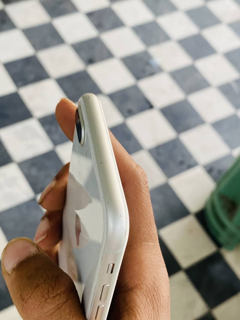 Apple iPhone 8 Plus 1