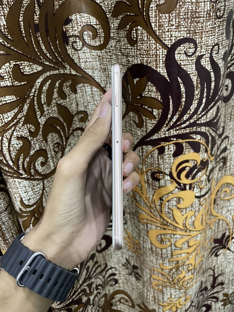 Apple iPhone 8 Plus 5