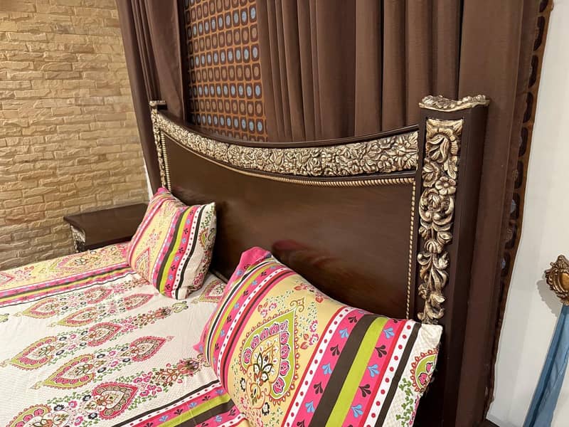 King Bed Set Dressing and Side Tables 4