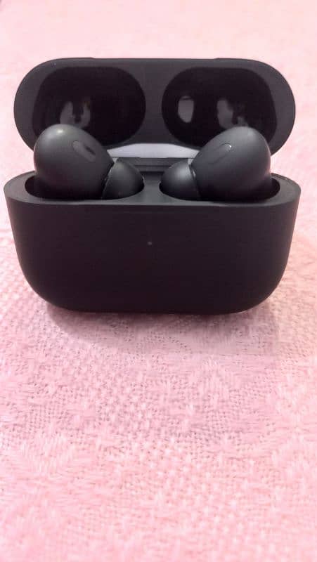 Black Addition 2 Earpods 3