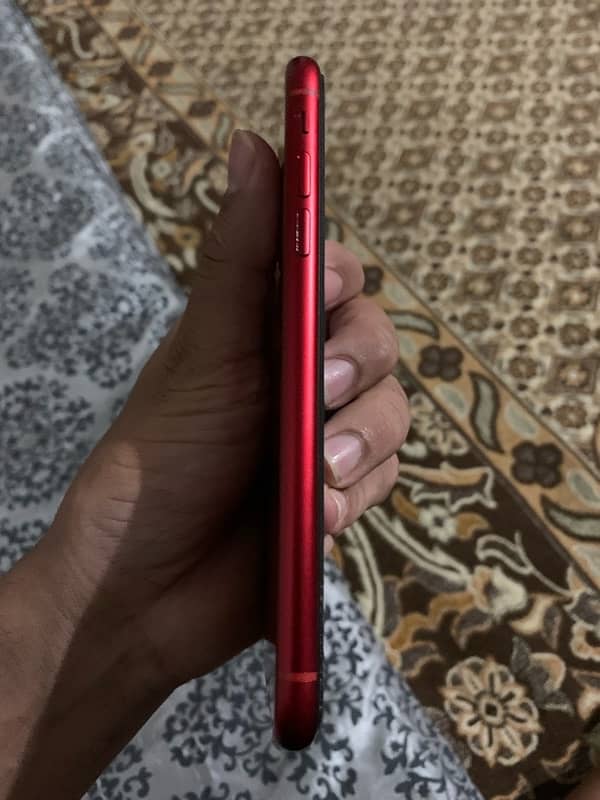 iPhone XR 4