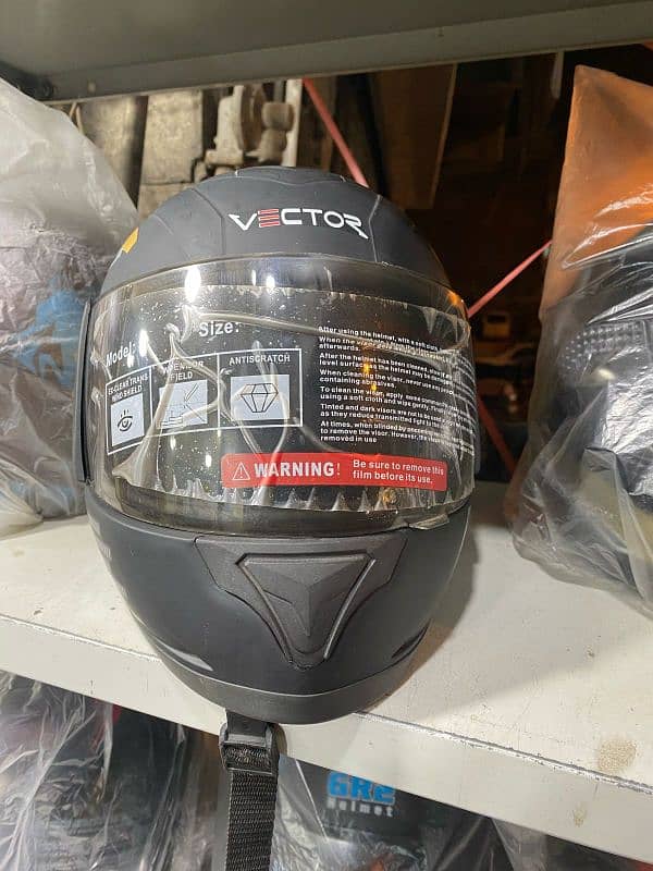 HELMET AVAILABLE AT DISCOUNT RATE 4