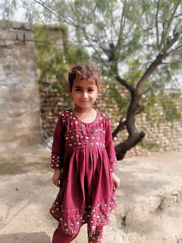 اگر کسی کے پاس گجومتہ اس پاس فیکٹری یا ٹیکے کا کام ہو تو رابطہ کرے 0