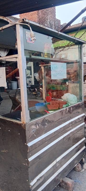 Burger & شوارما Counter Neat & Clean or shesha bi laga howa ha 0