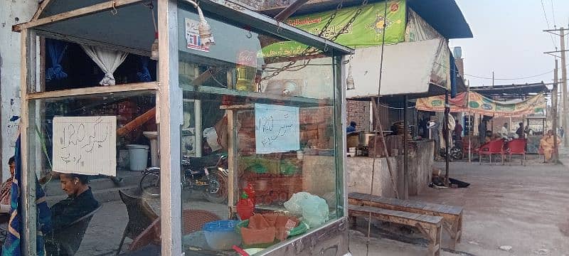 Burger & شوارما Counter Neat & Clean or shesha bi laga howa ha 1