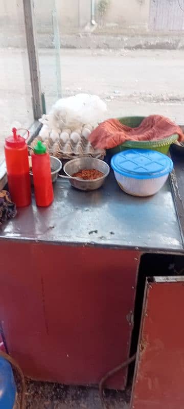 Burger & شوارما Counter Neat & Clean or shesha bi laga howa ha 6