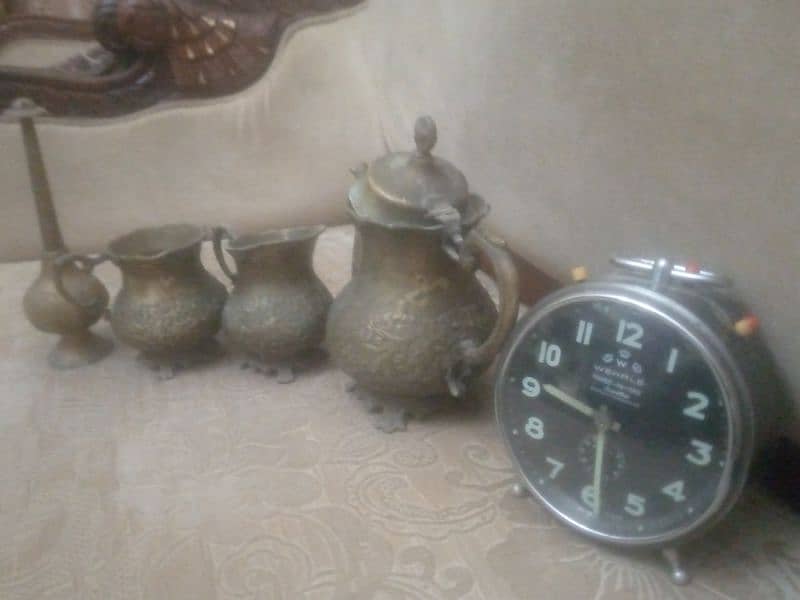 Bross cattle and jars with watch 1