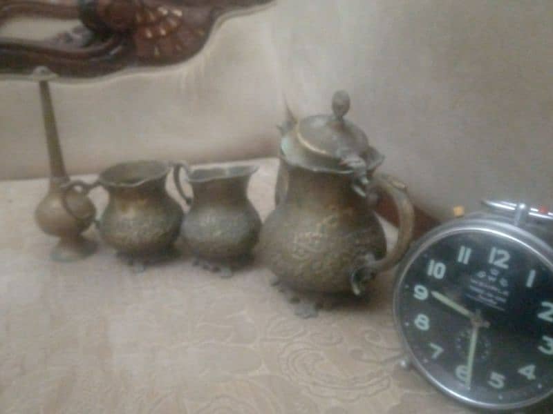 Bross cattle and jars with watch 3