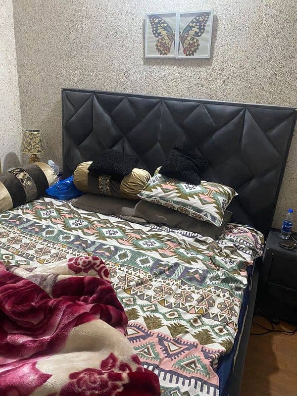 KING SIZE BED+MATTRESS KING SIZE WITH TWO SIDE TABLES OR DRESSER 1