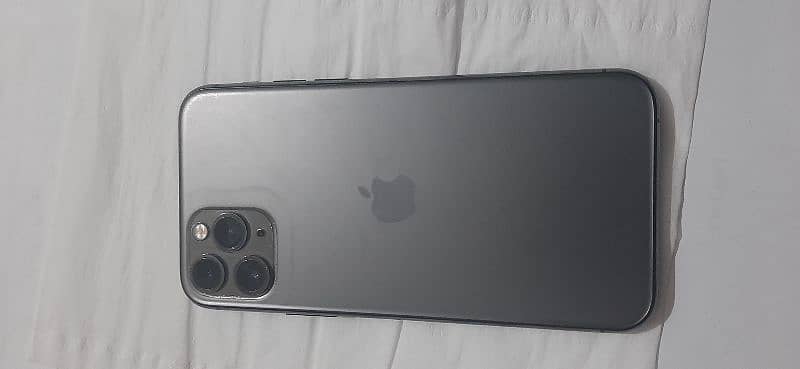 iphone 11 pro 10/10condition 1