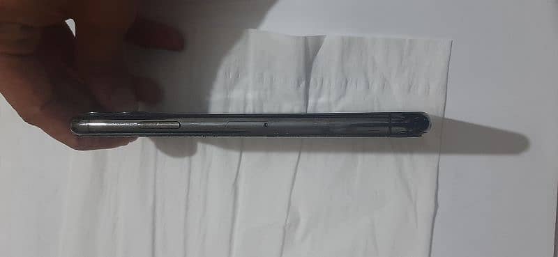 iphone 11 pro 10/10condition 4