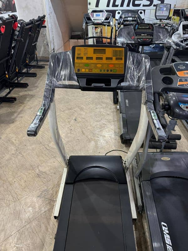 TREADMILL / RUNNING MACHINE / WALKING MACHINE / JOGGING MACHINE 18