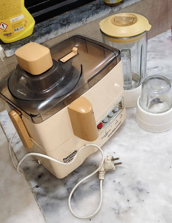 imported from suadia juicers mashine + 2 jage, complete set for sell 0