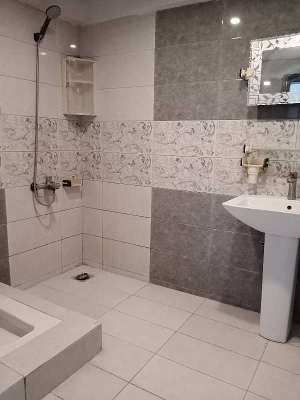 Saima Royal Residency 3 Bed DD Flat For Sale Builder Condition Road Facing 25