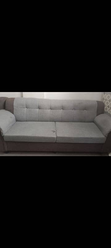 5 seater sofa set and 2 dice 0