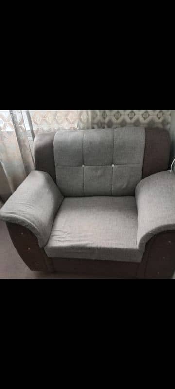 5 seater sofa set and 2 dice 1