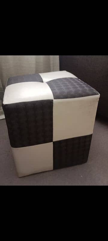 5 seater sofa set and 2 dice 2