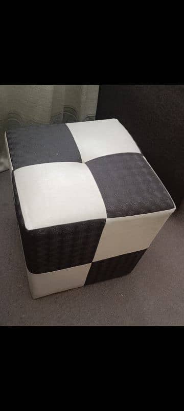 5 seater sofa set and 2 dice 3