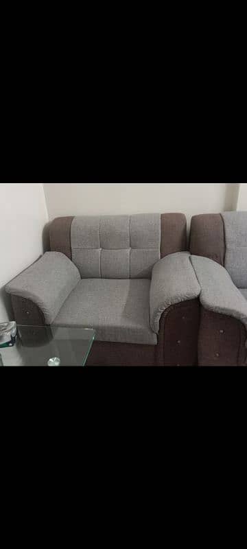 5 seater sofa set and 2 dice 4