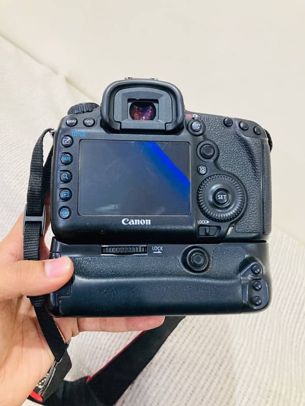Canon 5D Mark iii with dual battery grip in good condition for sale 1