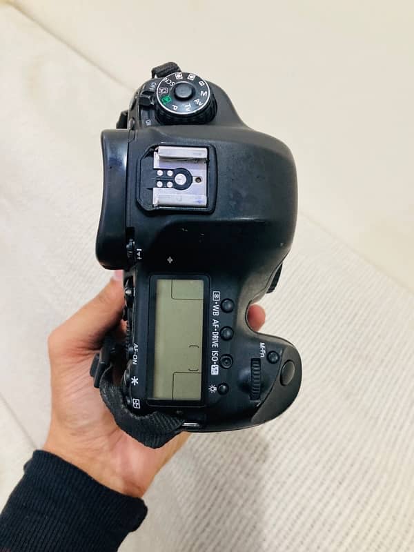Canon 5D Mark iii with dual battery grip in good condition for sale 4
