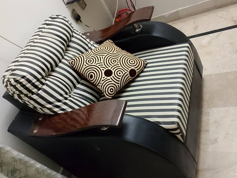 5 Seater sofa with center table 2