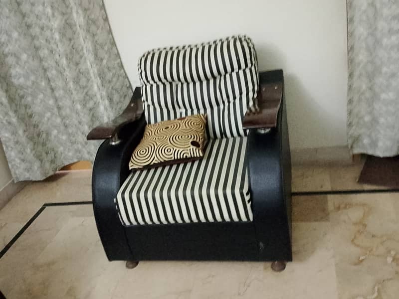 5 Seater sofa with center table 3
