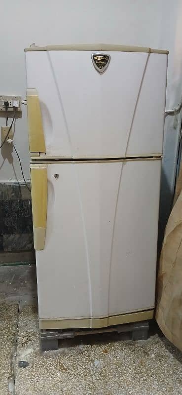 waves large fridge for 5 to 7 family members 0