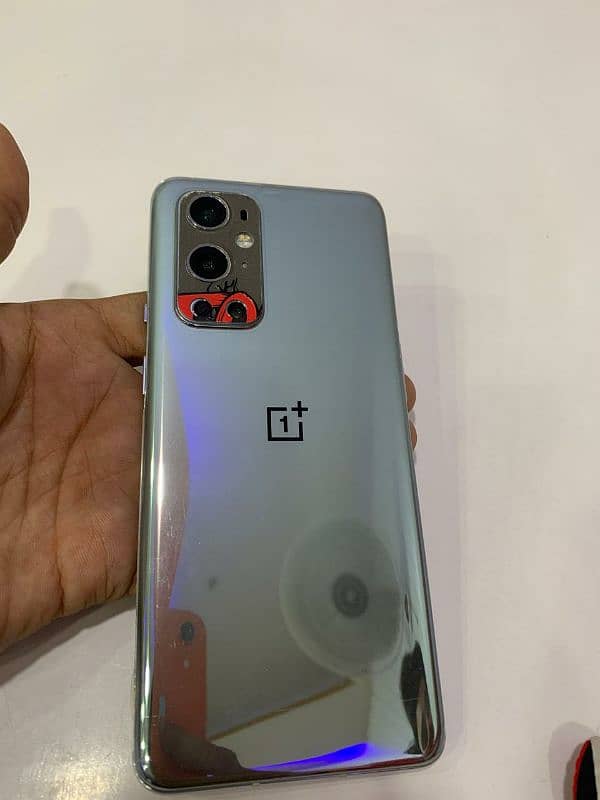 One plus 9 pro 10/10  12Ram 256Rom 0