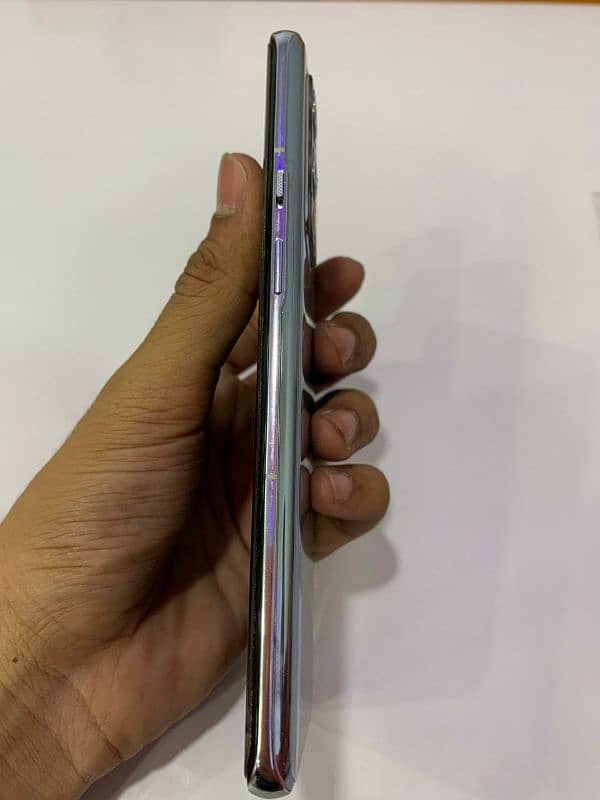 One plus 9 pro 10/10  12Ram 256Rom 2