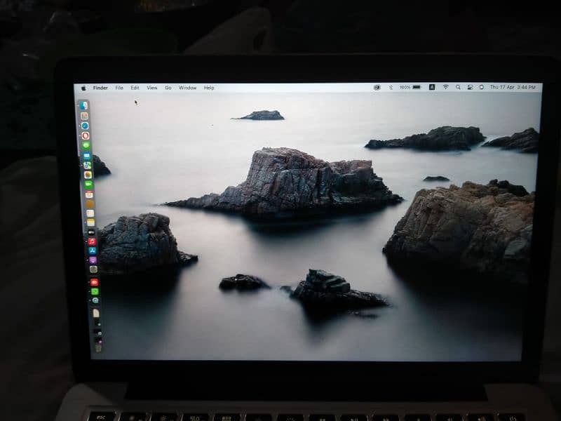 MacBook pro 2015 16 GB Ram and wireless Keyboard 10