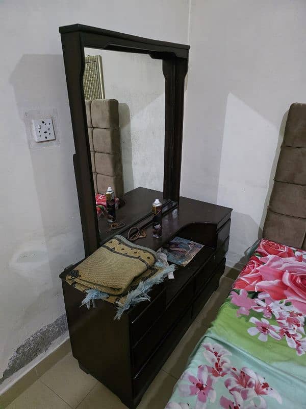dressing table good condition 0