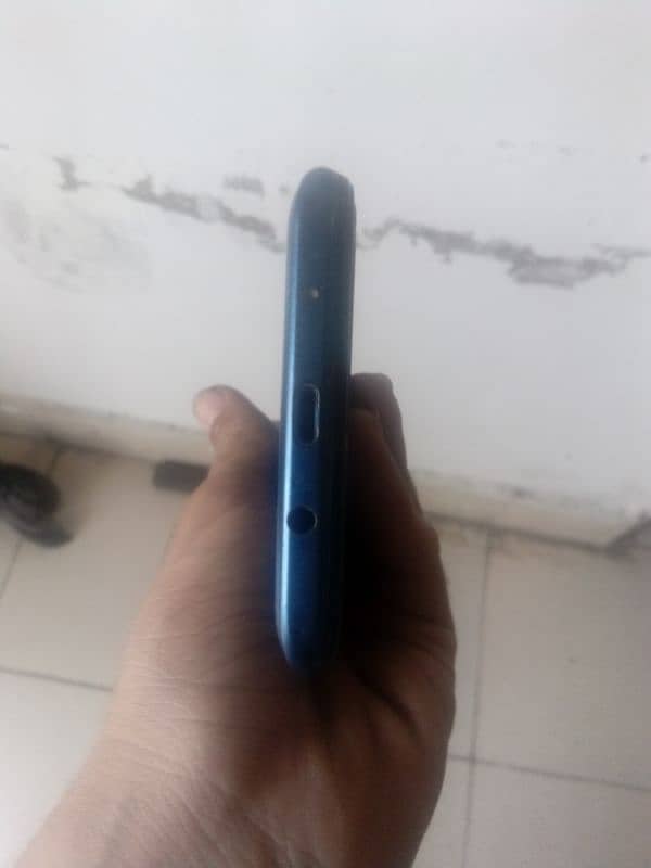 Infinix hot 11 play condition 10/9.5 ram 4 rom 64 3