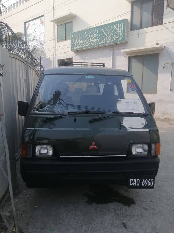 mitsubishi hiace 4