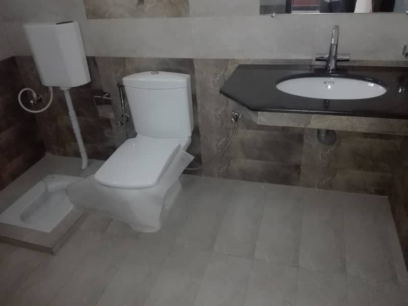 Spacious Prime Location House Is Available In Gulraiz Housing Society Phase 2 For sale 4